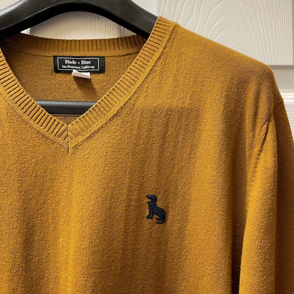Blade + Blue‎ Sweater Men's M Camel Brown V Neck Pullover Embroidered Dog Cotton